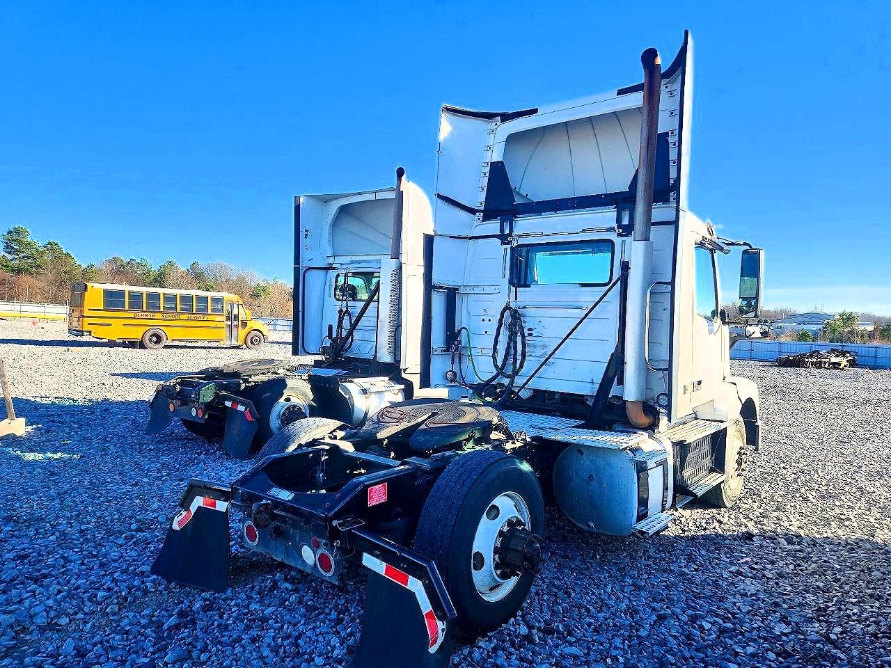 2017 Volvo VNL Semi Truck