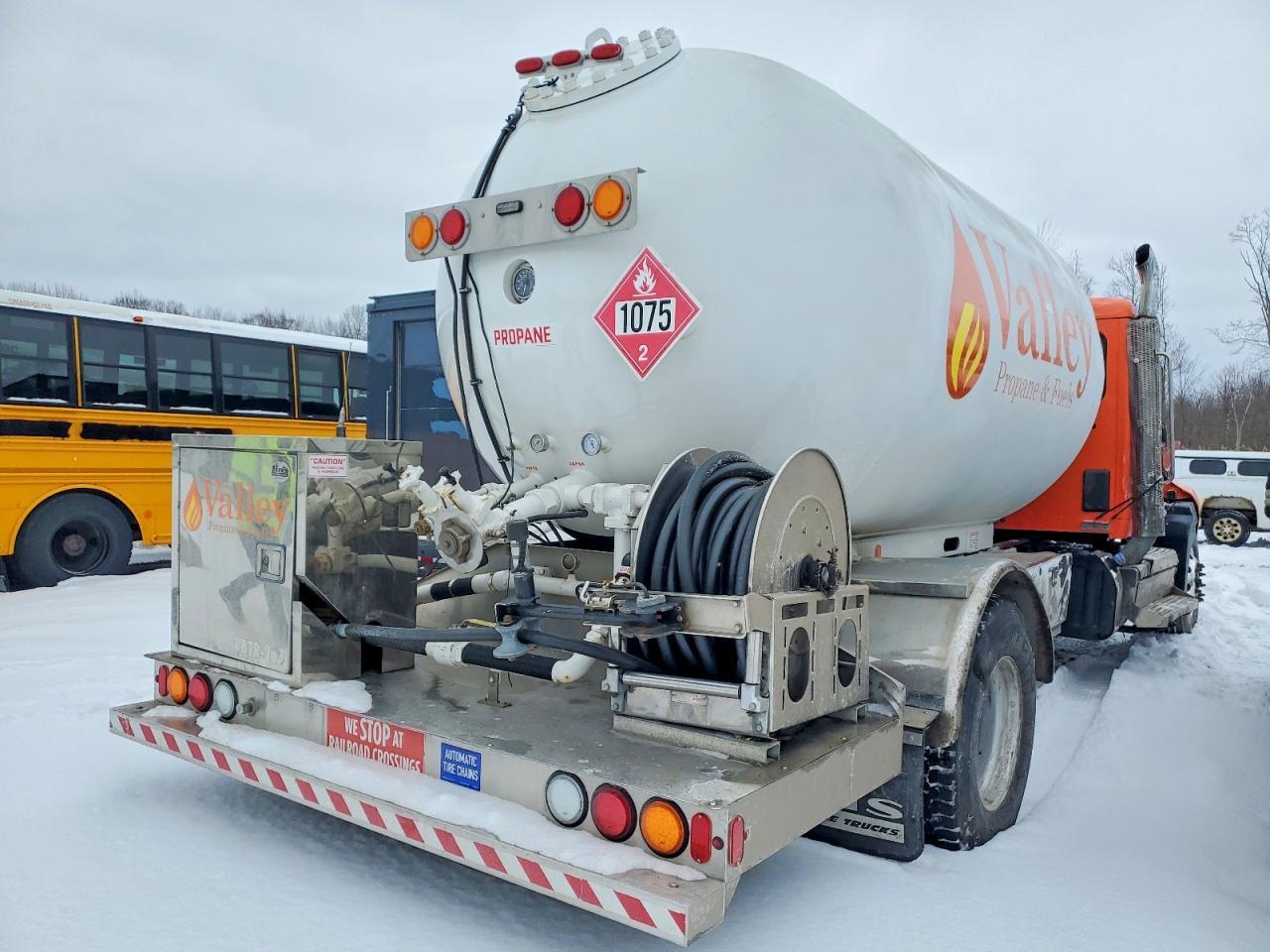 2023 Peterbilt 537