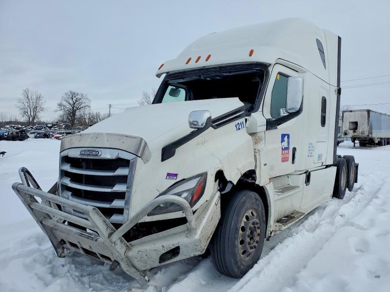 2020 Freightliner Cascadia 1-Semi Truck