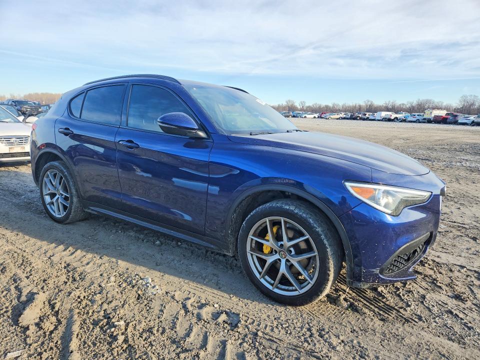 2018 Alfa Romeo Stelvio ti Sport