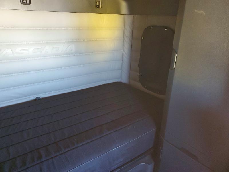 2020 Freigliner 2020 Freightliner Cascadia 126 Semi Truck