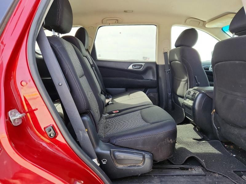 2017 Nissan Pathfinder sv