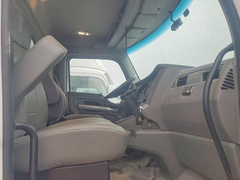 2016 Kenworth T680-Semi Truck
