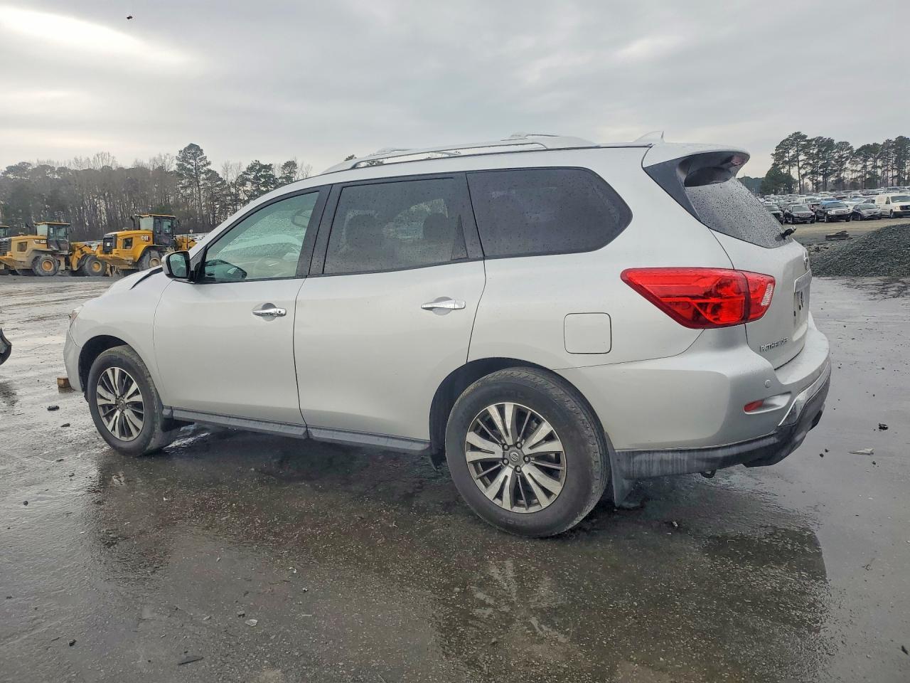 2020 Nissan Pathfinder sv