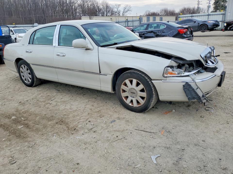 2007 Lincoln Town car Designer