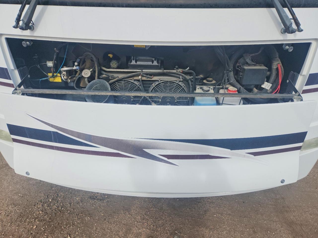 2005 Workhorse Custom Chassis P32 RV
