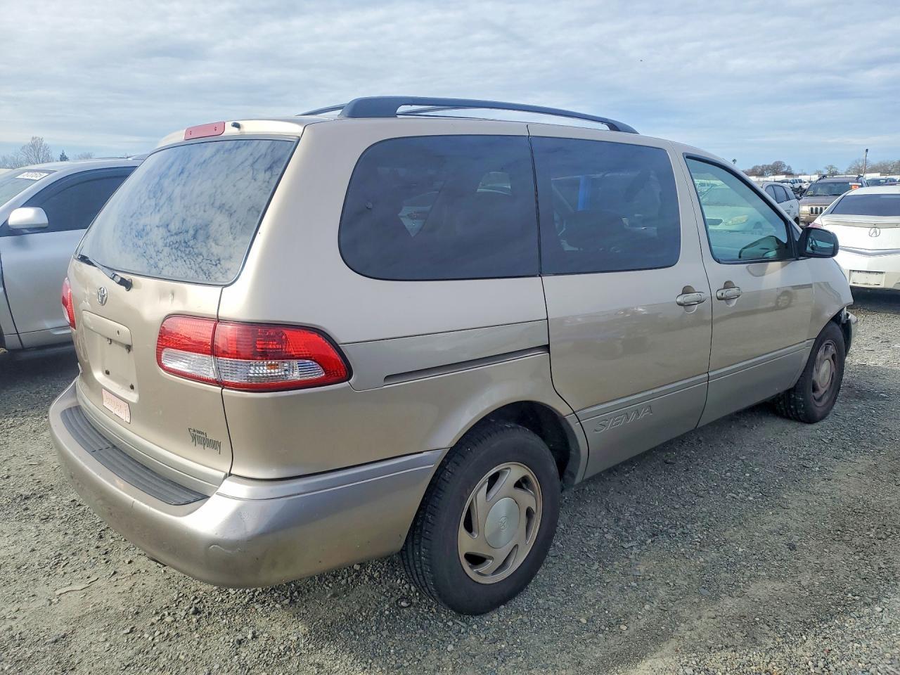 2003 Toyota Sienna le