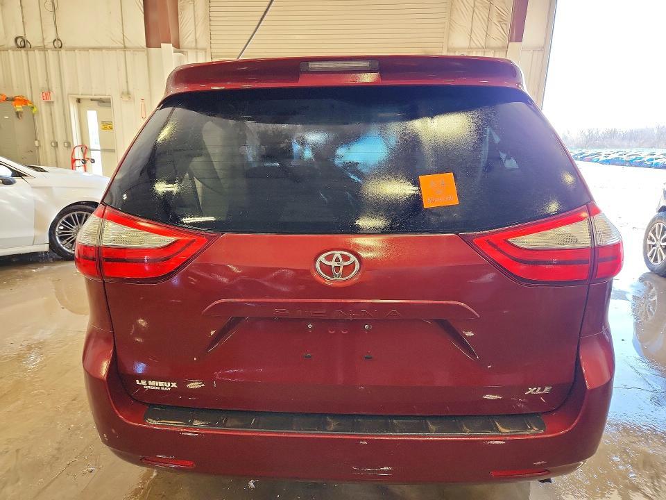 2015 Toyota Sienna xle 8-passenger
