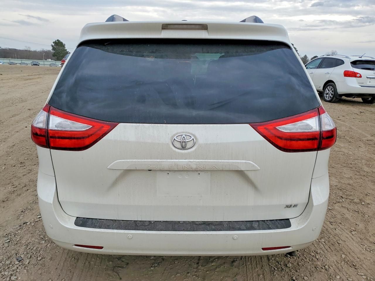 2016 Toyota Sienna xle 8-passenger