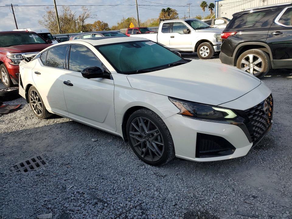2024 Nissan Altima 2.0 sr