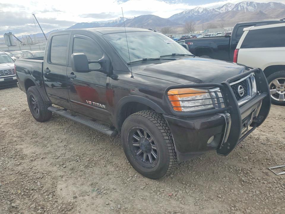 2015 Nissan Titan SV