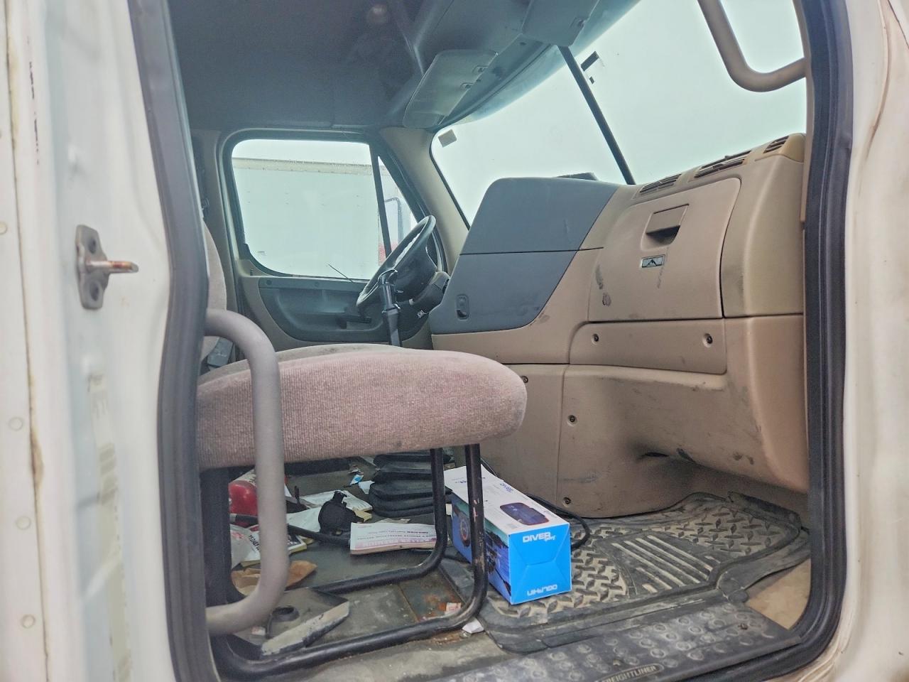 2011 Freightliner Cascadia Semi Truck