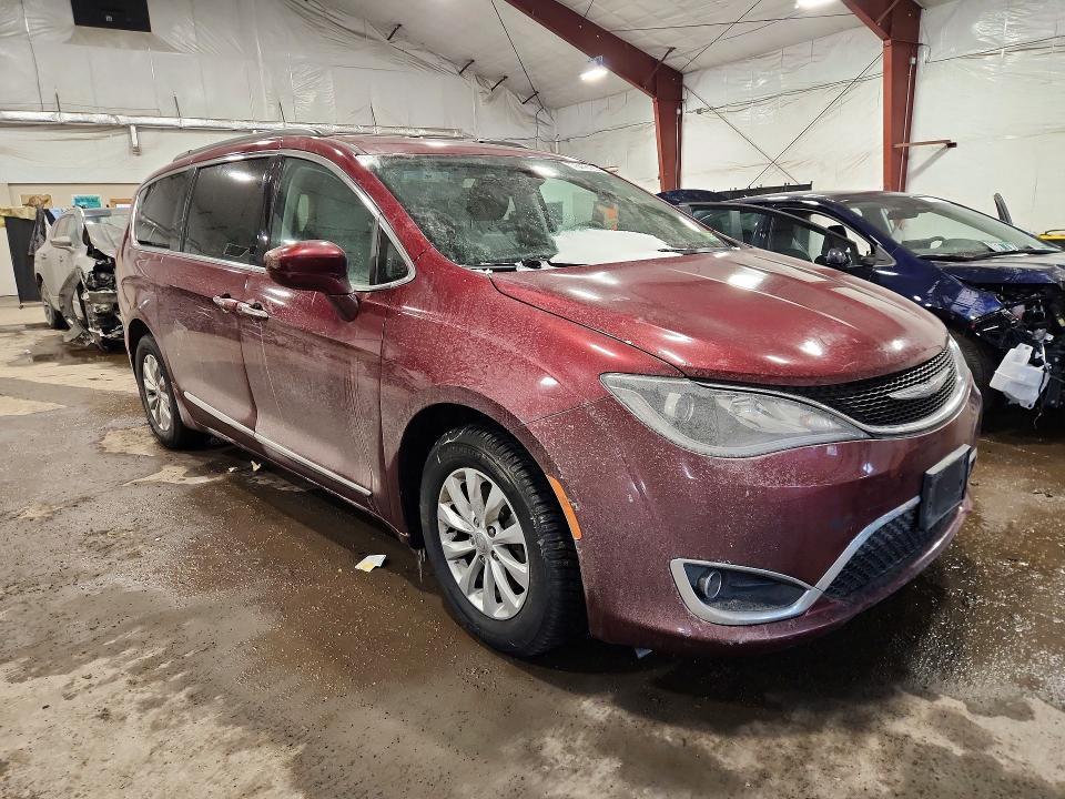2017 Chrysler Pacifica Touring l