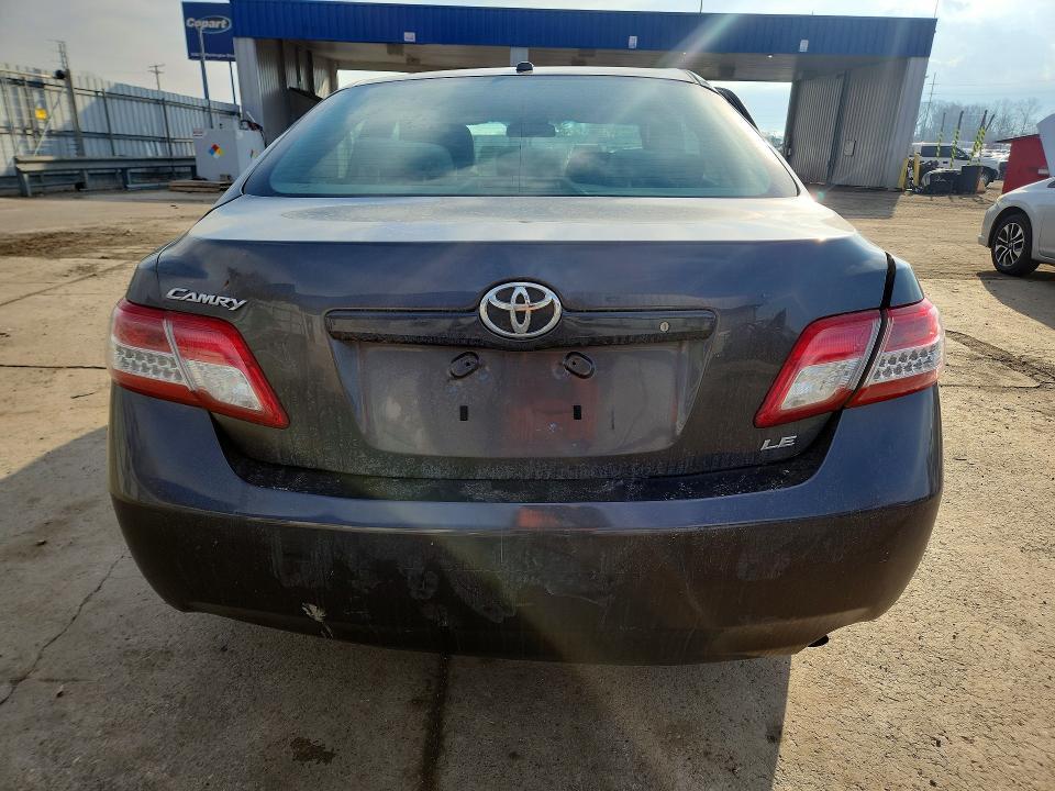 2010 Toyota Camry le