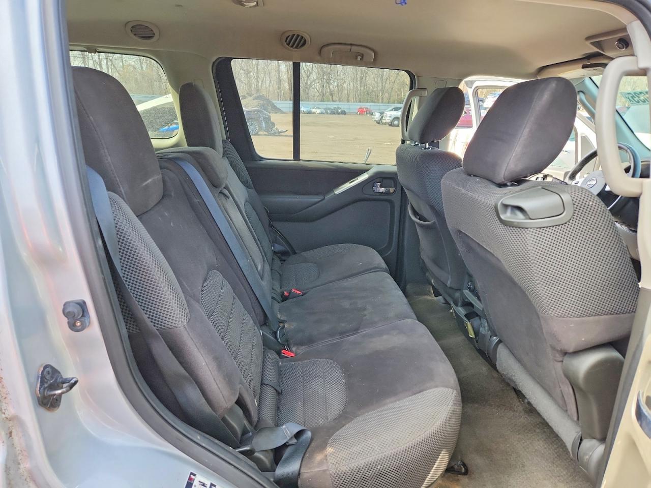 2012 Nissan Pathfinder s