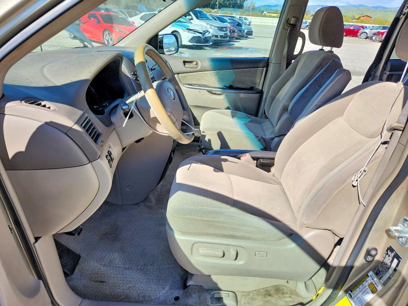2010 Toyota Sienna le 7-passenger