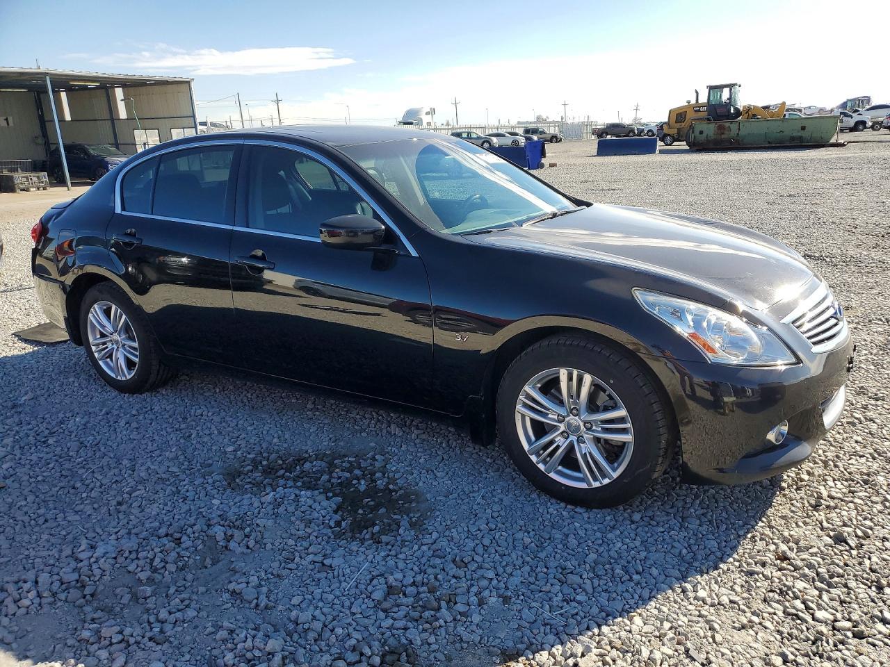 2015 Infinity Q40