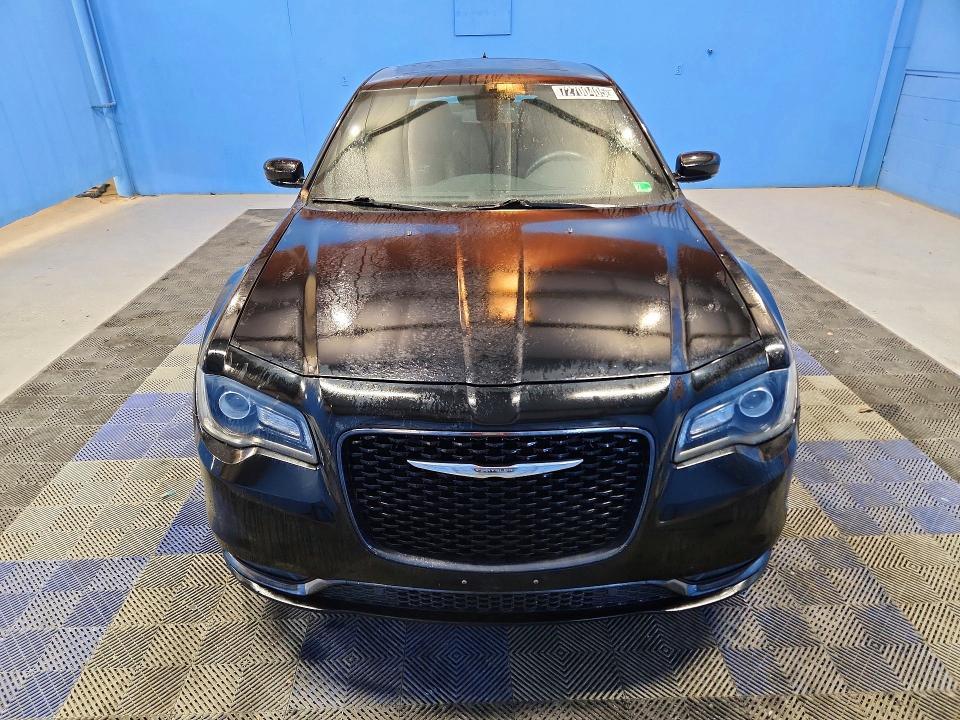 2018 Chrysler 300 s
