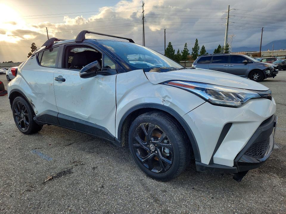 2022 Toyota C-hr xle