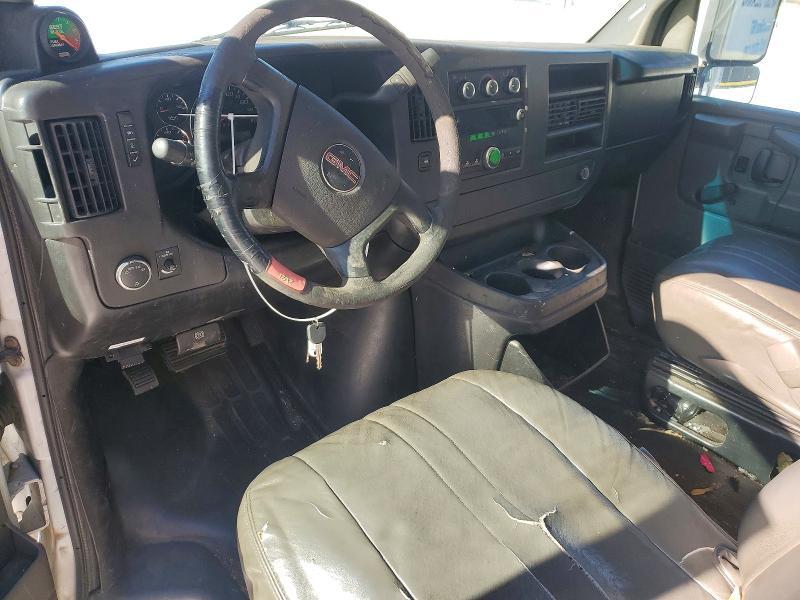 2010 GMC Savana box Truck