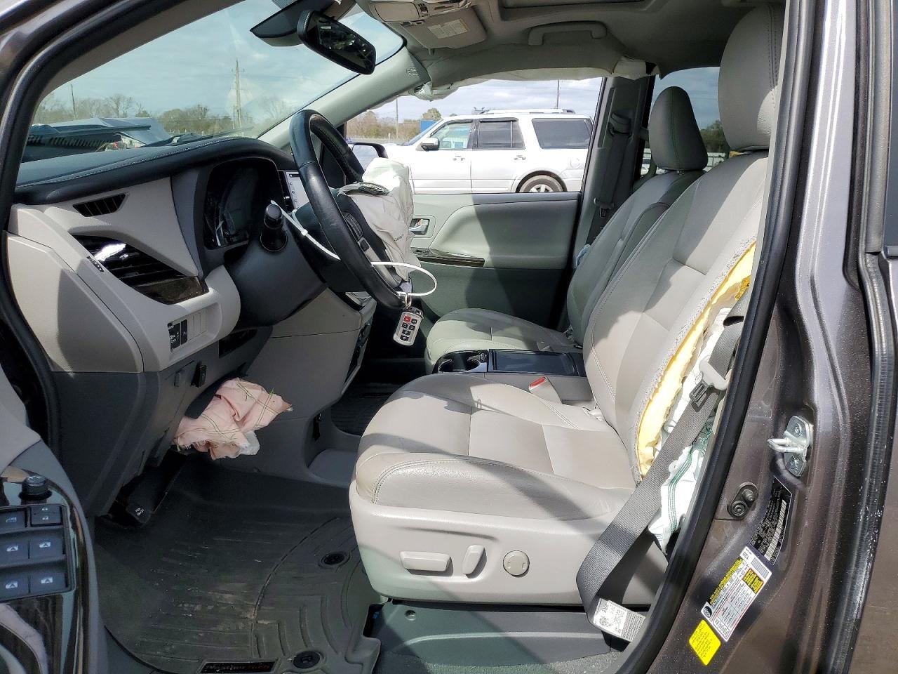 2020 Toyota Sienna xle Premium 8-passenger