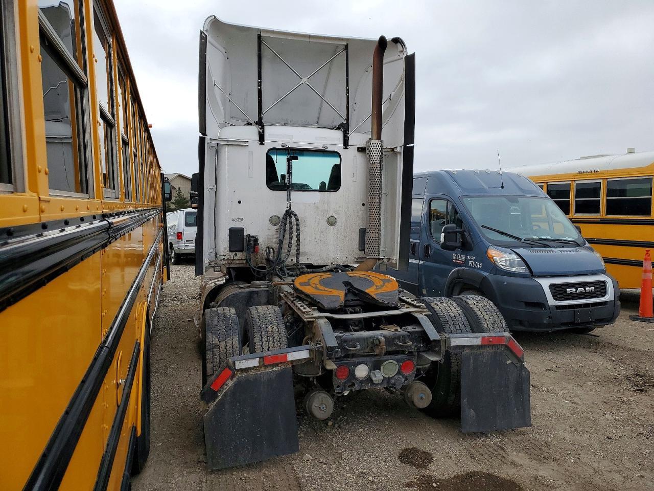 2015 Kenworth Construction T680