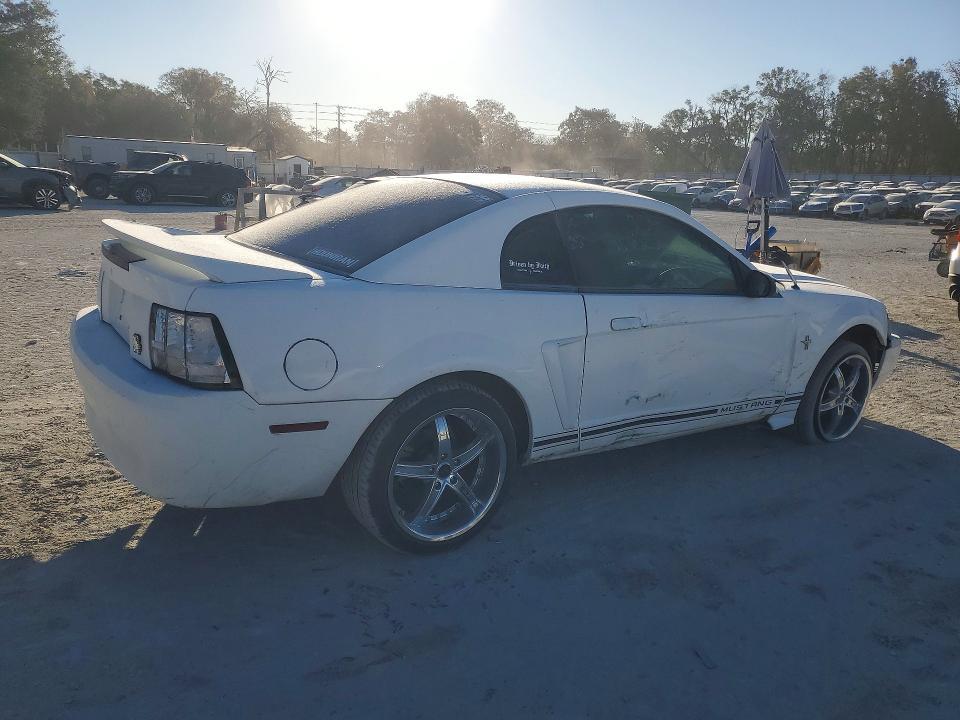 2000 Ford Mustang