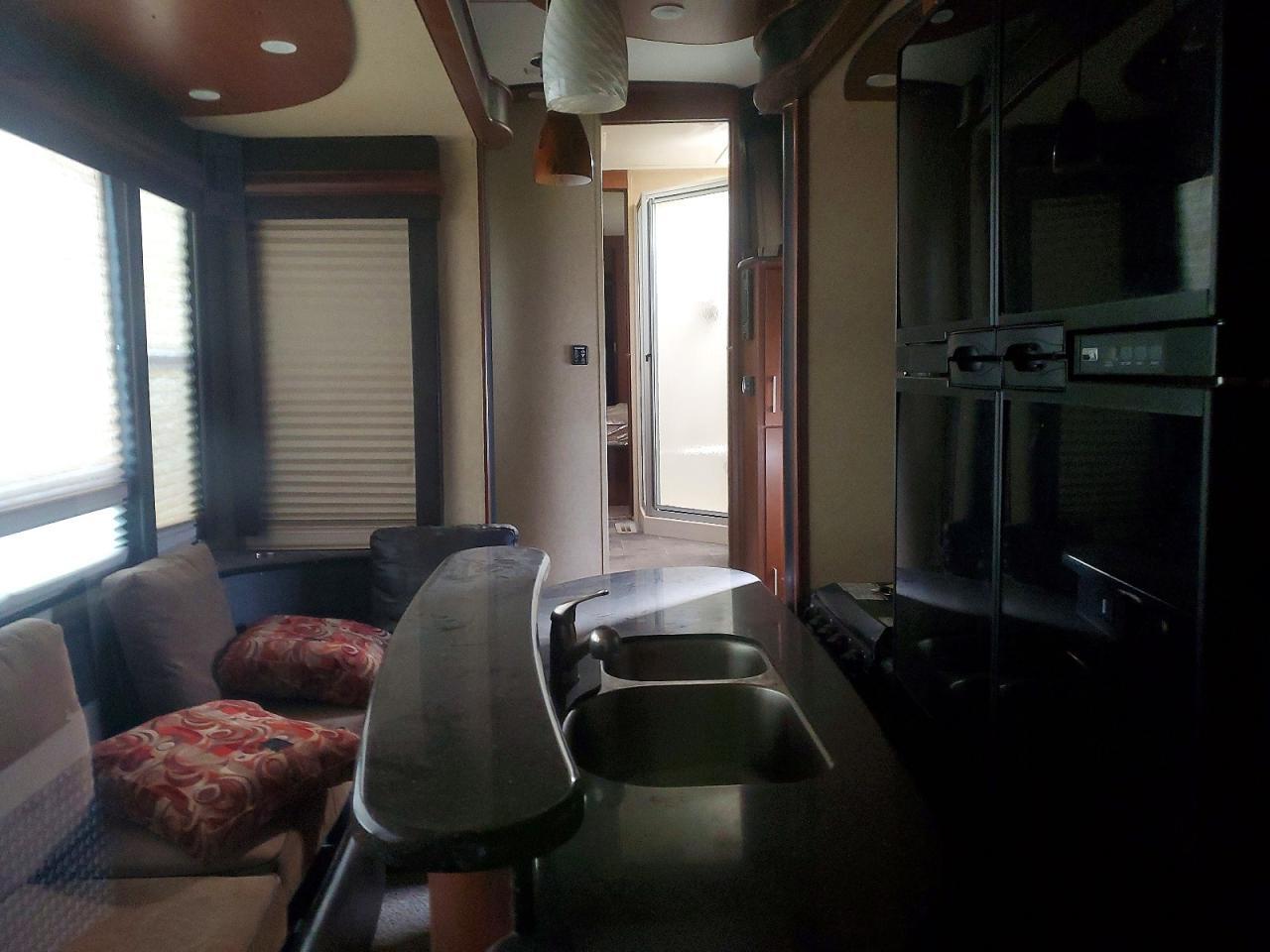 2012 Dutchmen Travel 2012 Dutchmen Voltage Camper