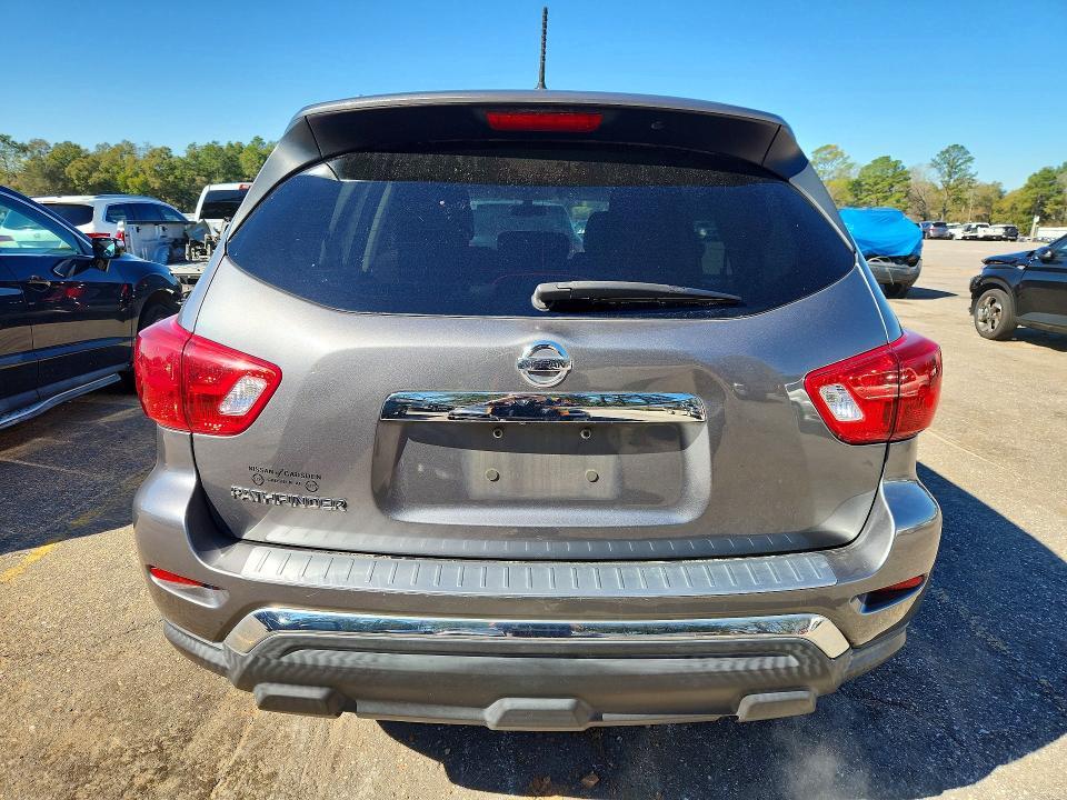 2018 Nissan Pathfinder s