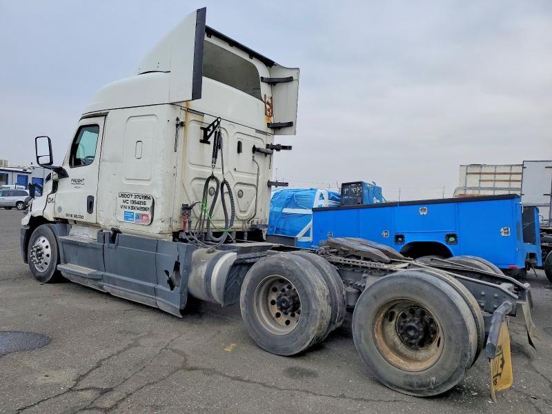 2019 Freightliner Cascadia 116 Semi Truck