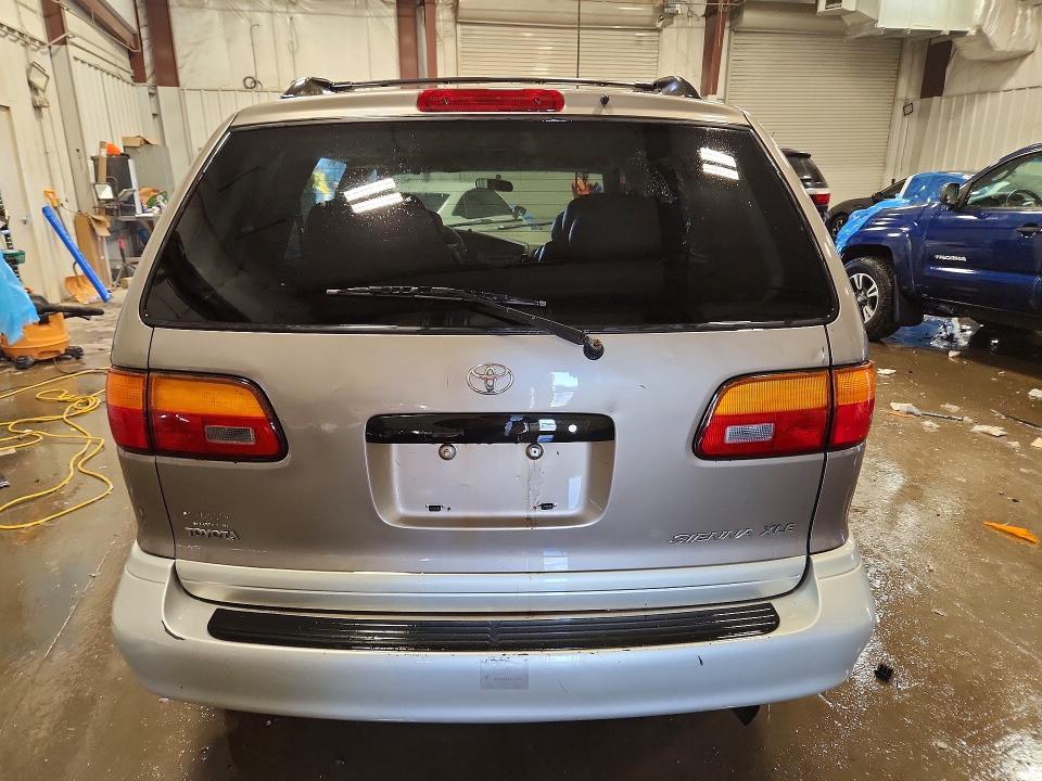 1999 Toyota Sienna xle
