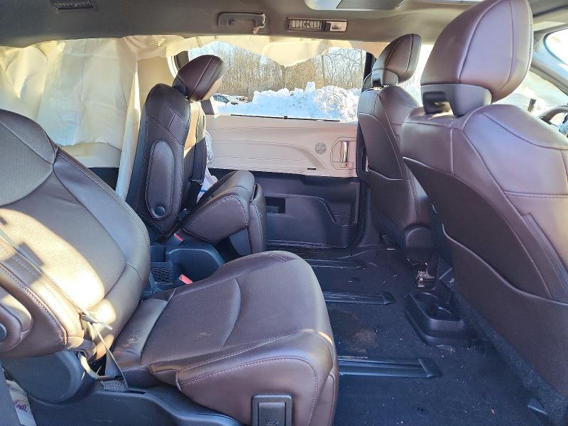 2023 Toyota Sienna Platinum 7-passenger