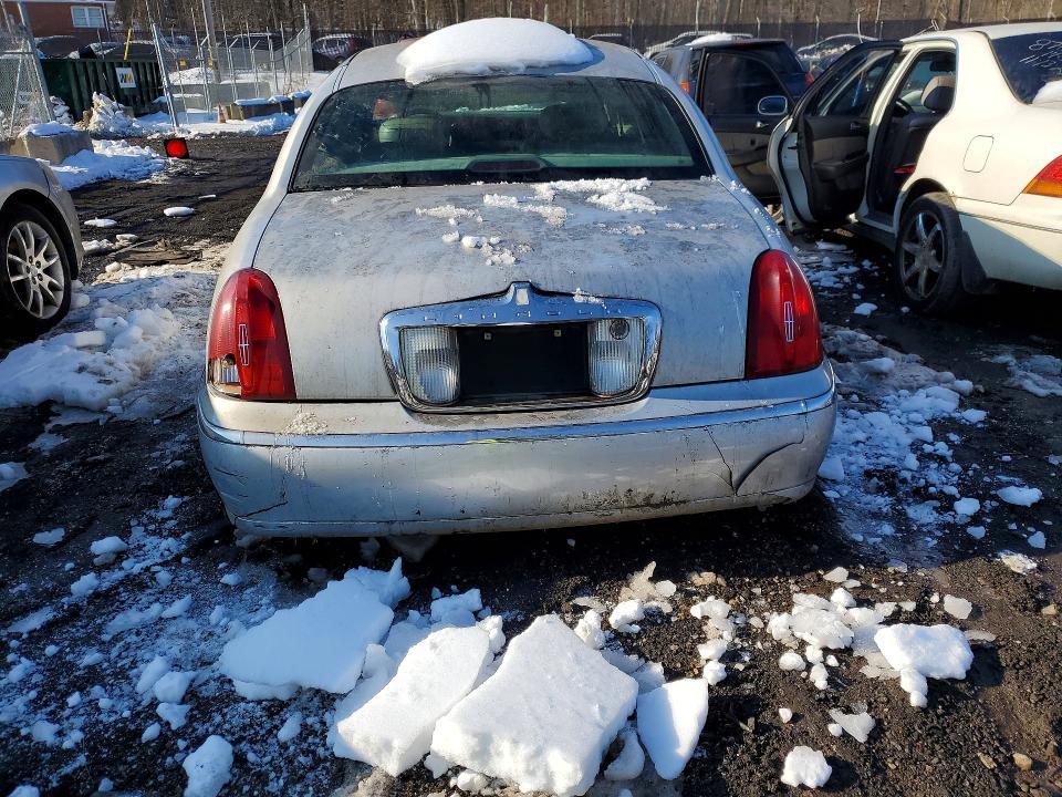 2002 Lincoln Town car Signature