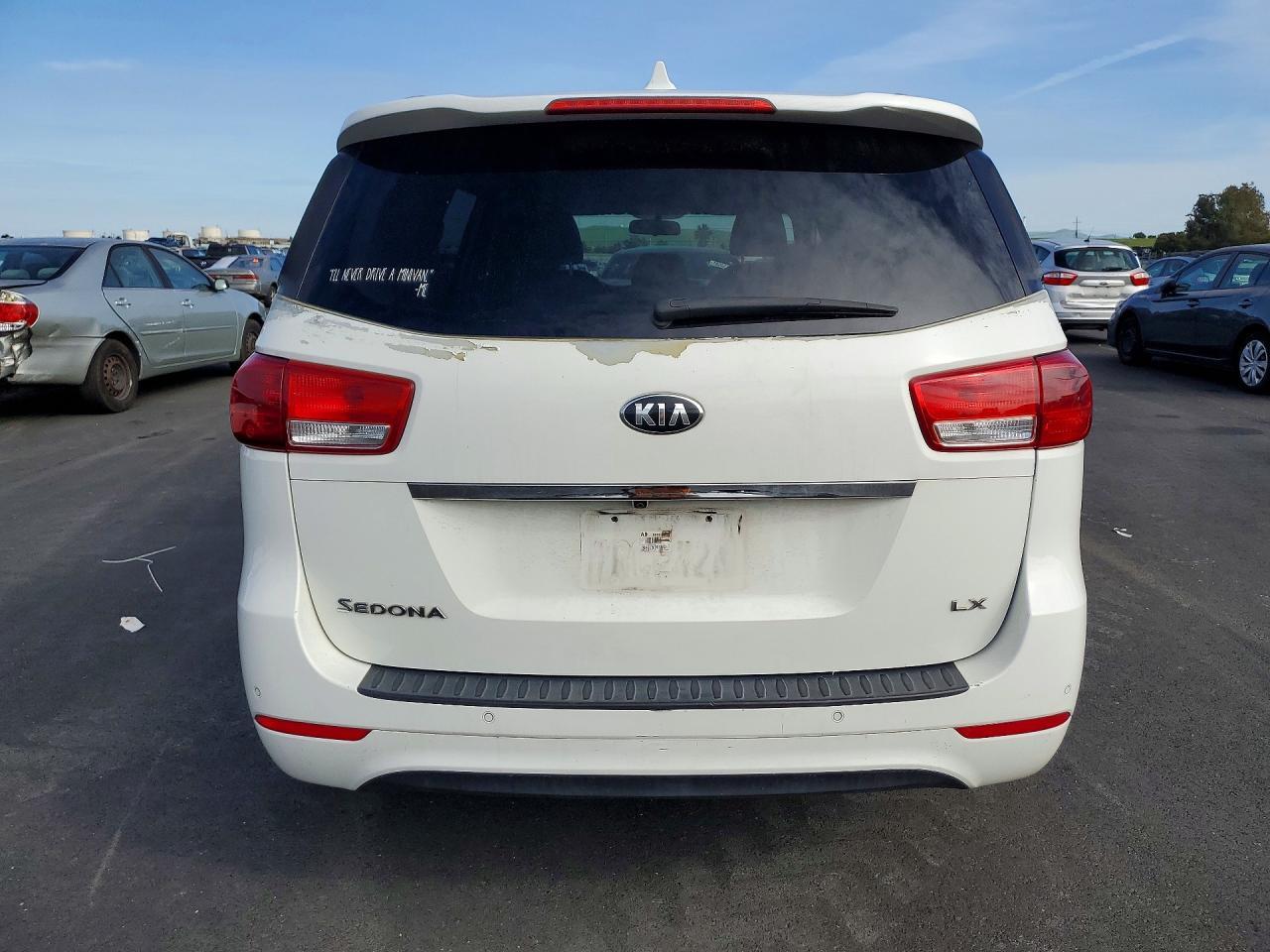 2016 KIA Sedona lx