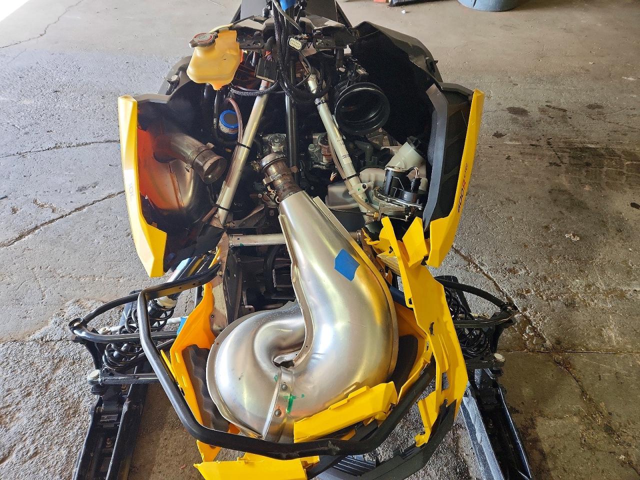 2025 Skidoo 2025 SKI-DOO Snowmobile