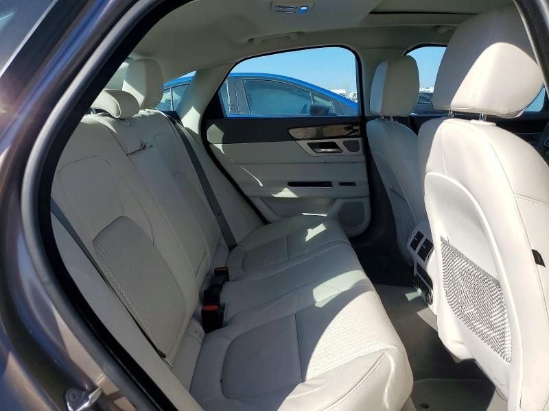 2016 Jaguar Xf Prestige