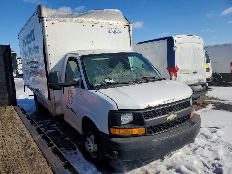 2015 Chevrolet Expres box Truck