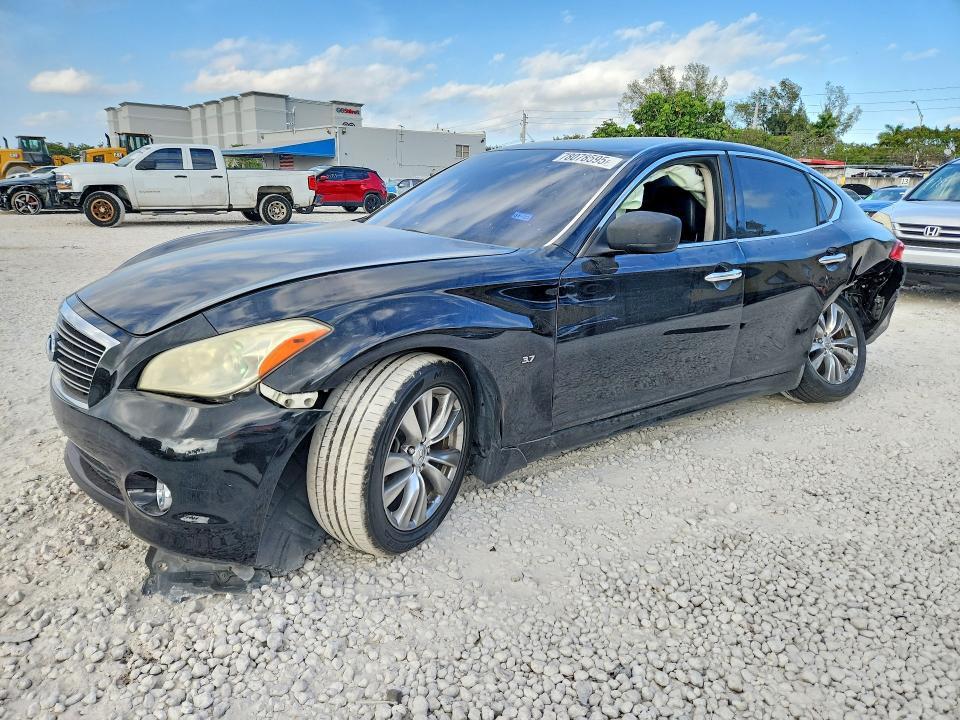 2014 Infiniti Q70 3.7