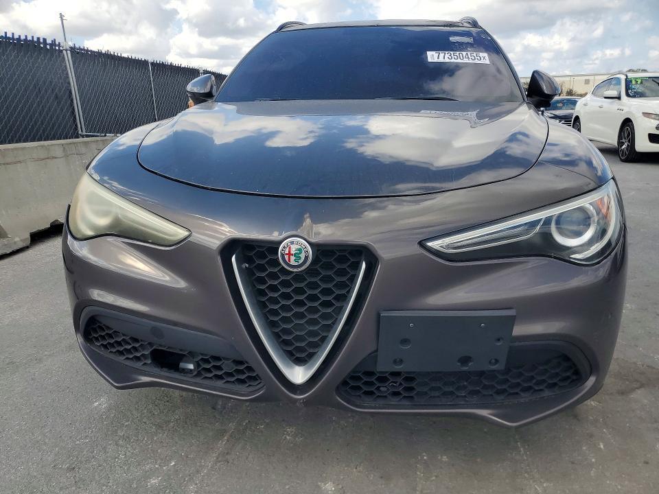 2018 Alfa Romeo Stelvio Sport