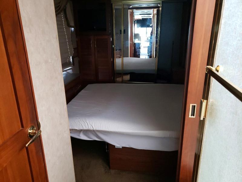 2003 Discovery 2003 Freightliner XC Chassis RV