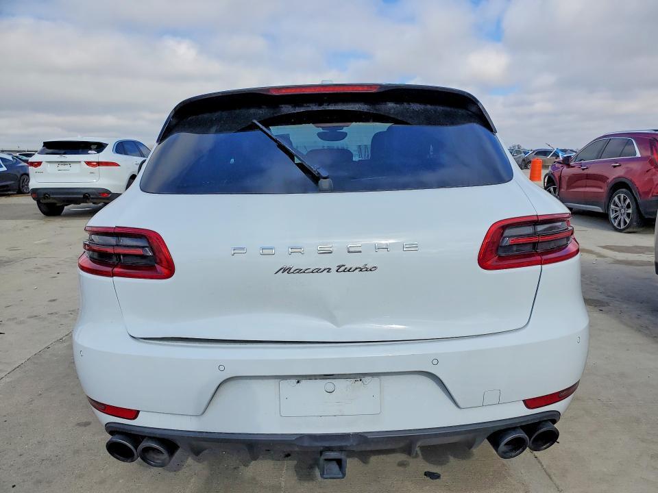 2016 Porsche Macan Turbo