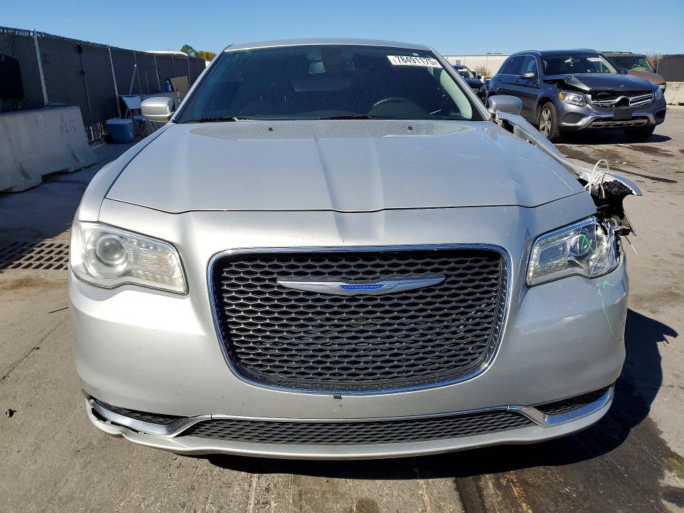 2019 Chrysler 300 Touring