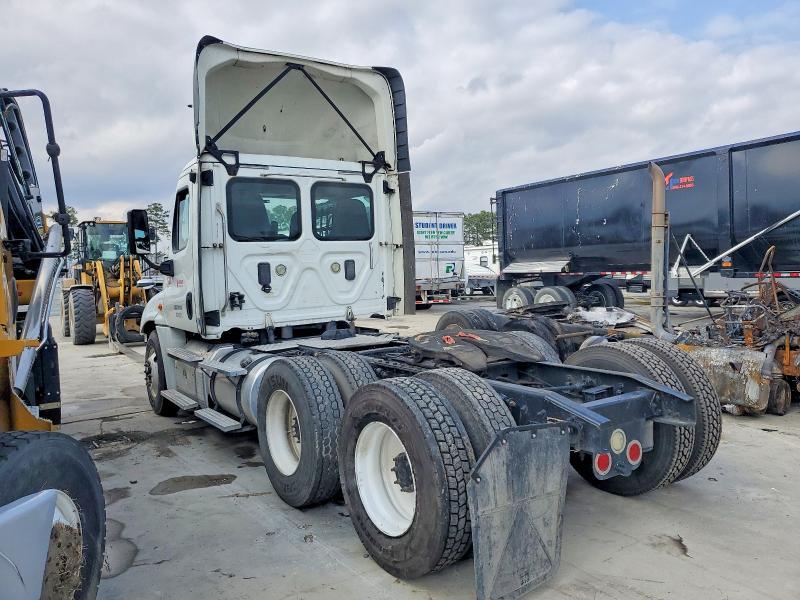 2017 Freightliner Cascadia 125 Semi Truck