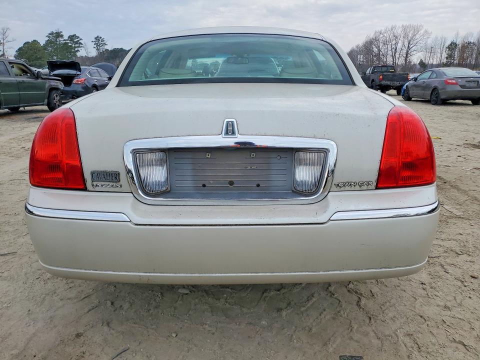 2007 Lincoln Town car Designer