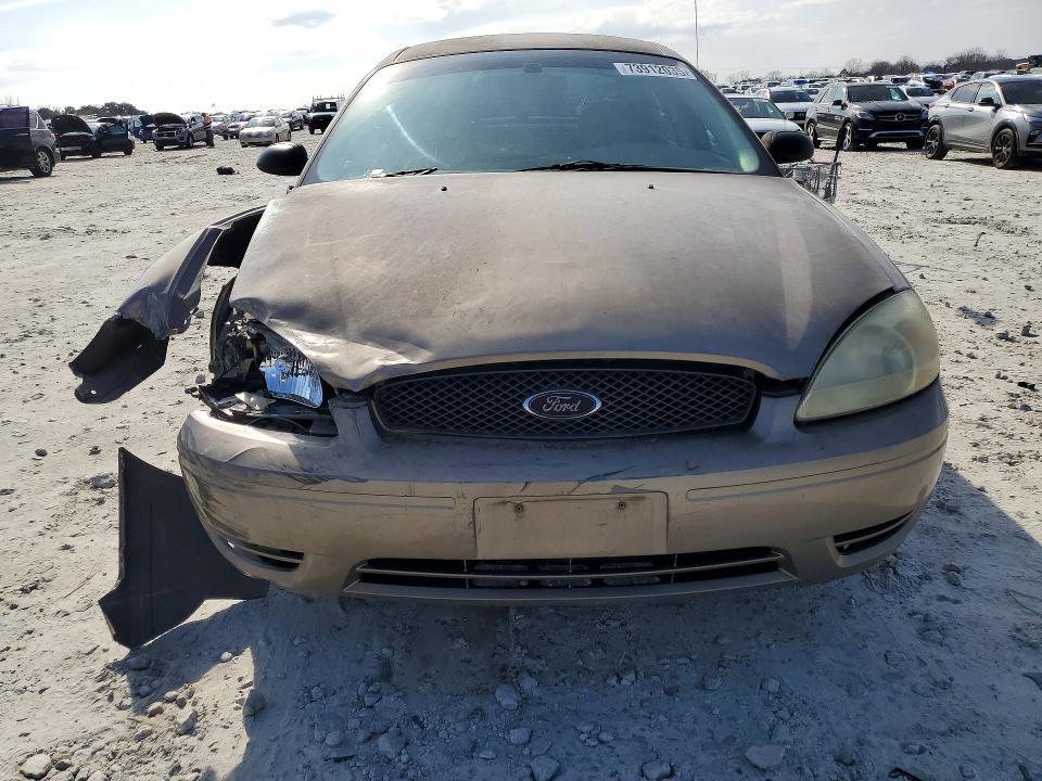 2005 Ford Taurus se