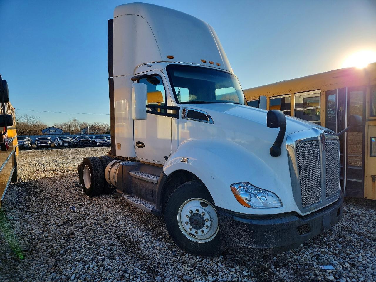 2016 Kenworth Construction T680