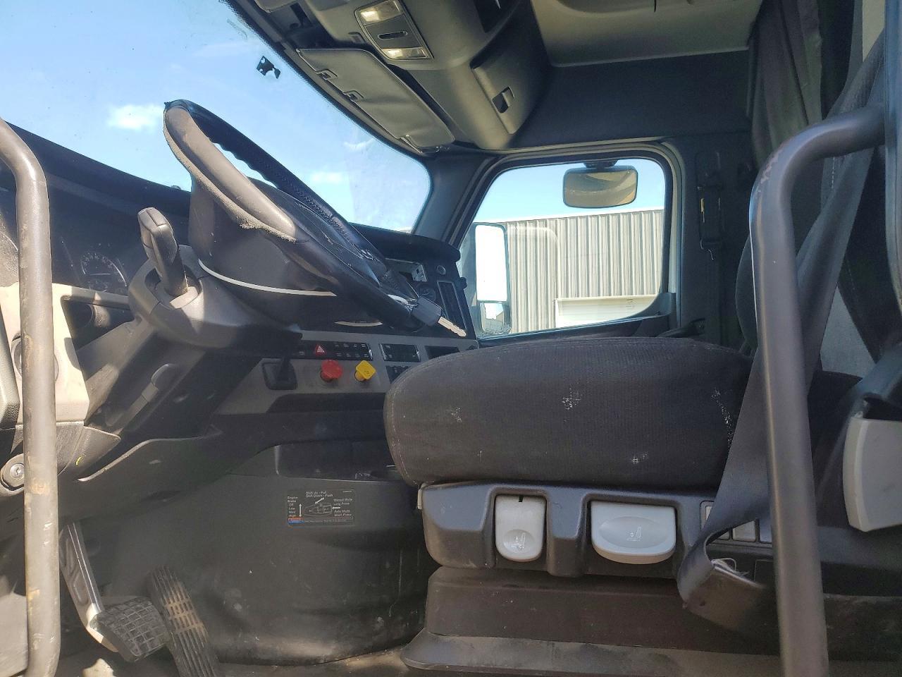 2019 Freigliner 2019 Freightliner Cascadia 126 Semi Truck