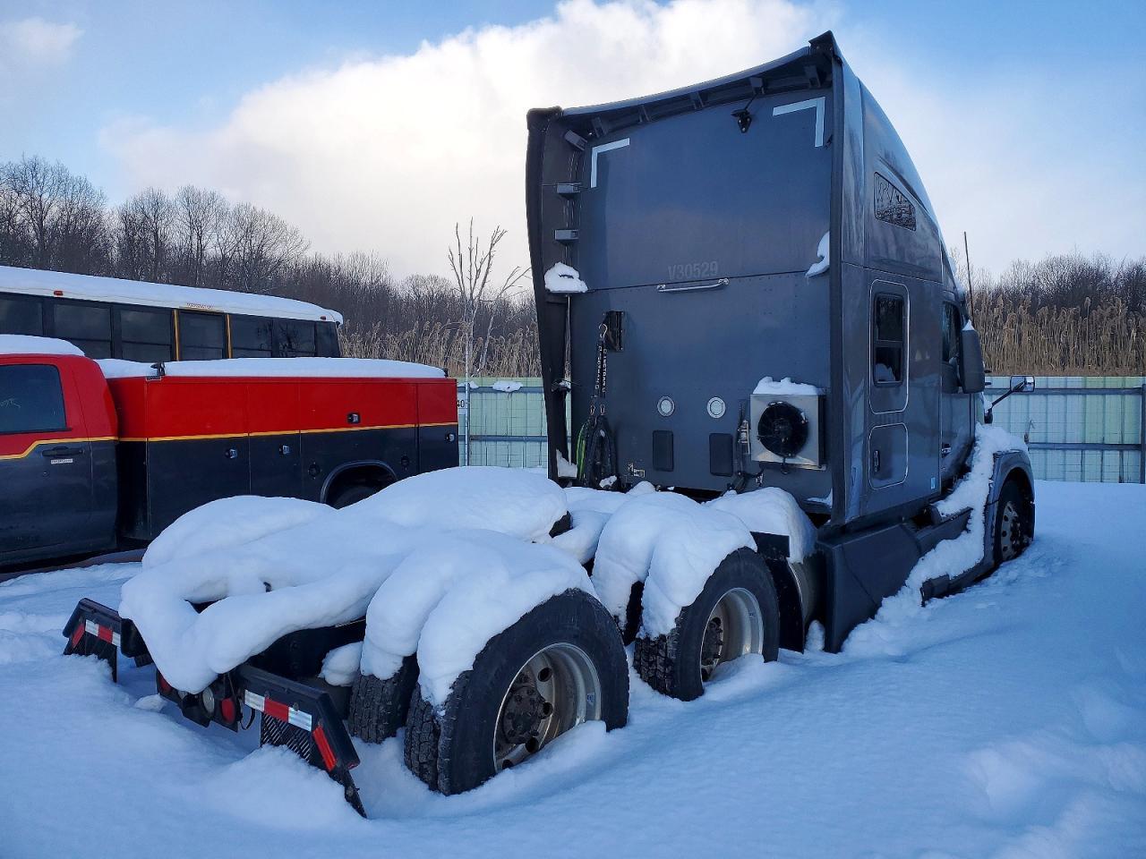 2023 Kenworth T680 Semi Truck