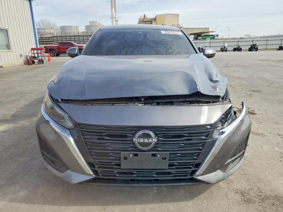 2023 Niss Altima 2.5 sv