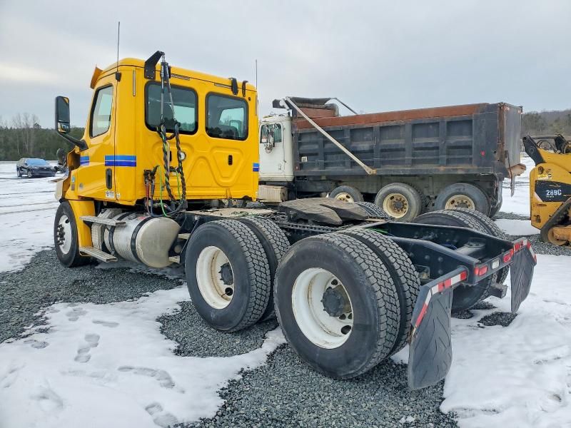 2019 Freightliner Cascadia 126 Semi Truck